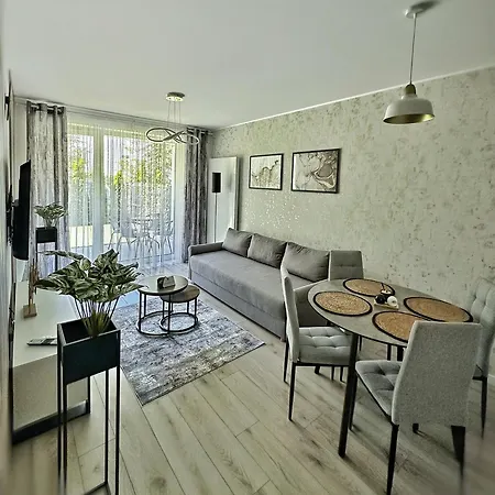 Whiteblue Z Duzym Ogrodkiem - 100 M Od Plazy! Whiteblue Mit Grossem Garten - 100 M Vom Entfernt! Whiteblue S Velkou Zahradou - 100 M Od Plaze! Апартаменты Колобжег